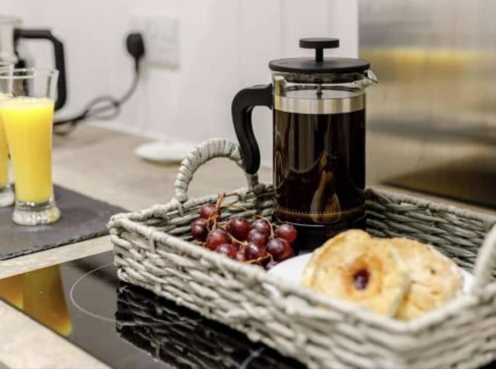 2-bed, Sleeps 4, Pets Welcome, Parking