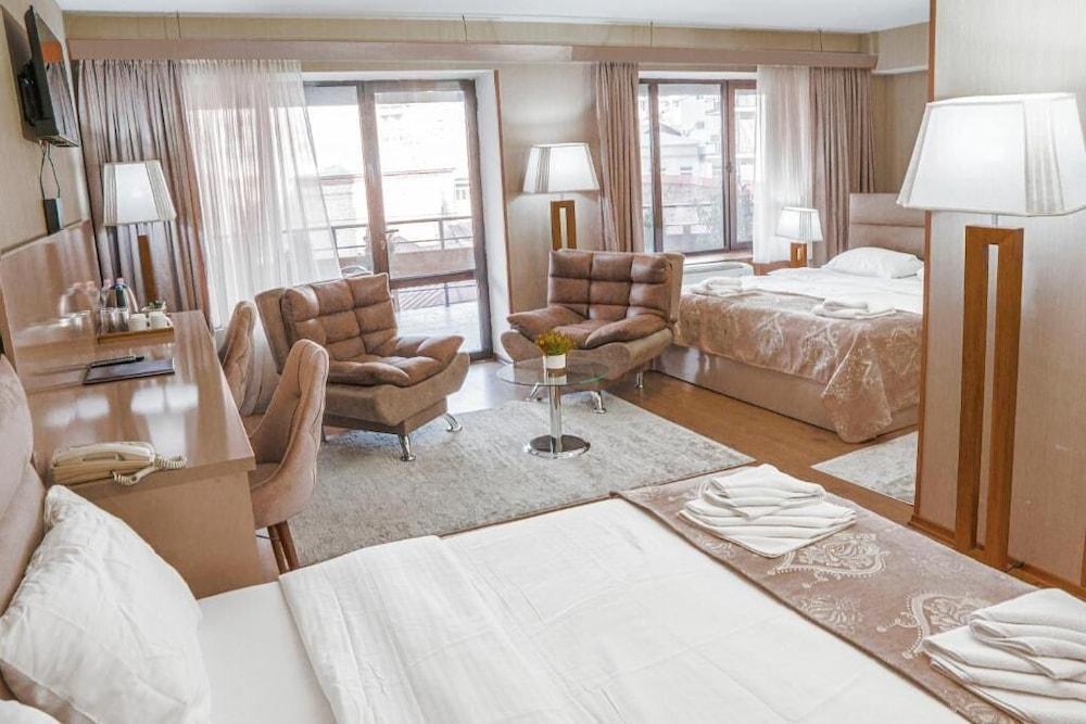 Pino Vere Palace Hotel