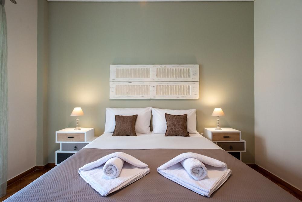 Blue Ark Acropolis Spirit