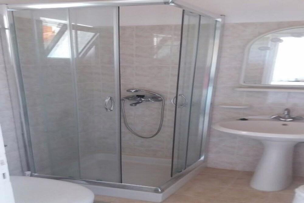 Giannis Pool Studios 6