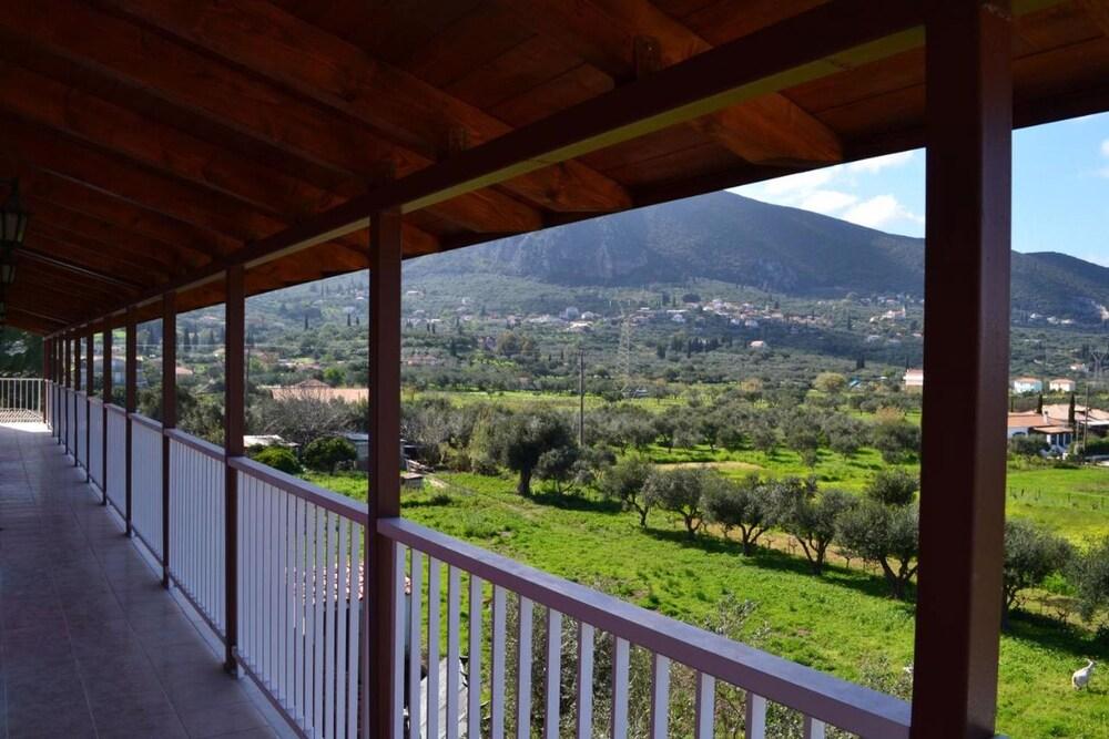 Giannis Pool Studios 7