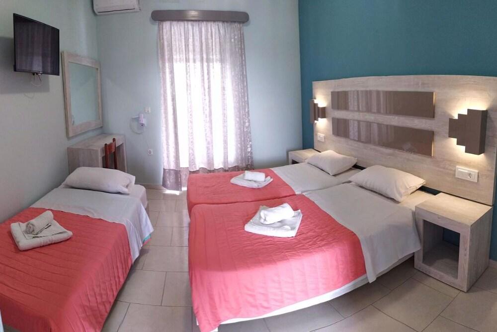 Giannis Pool Studios Superior 1