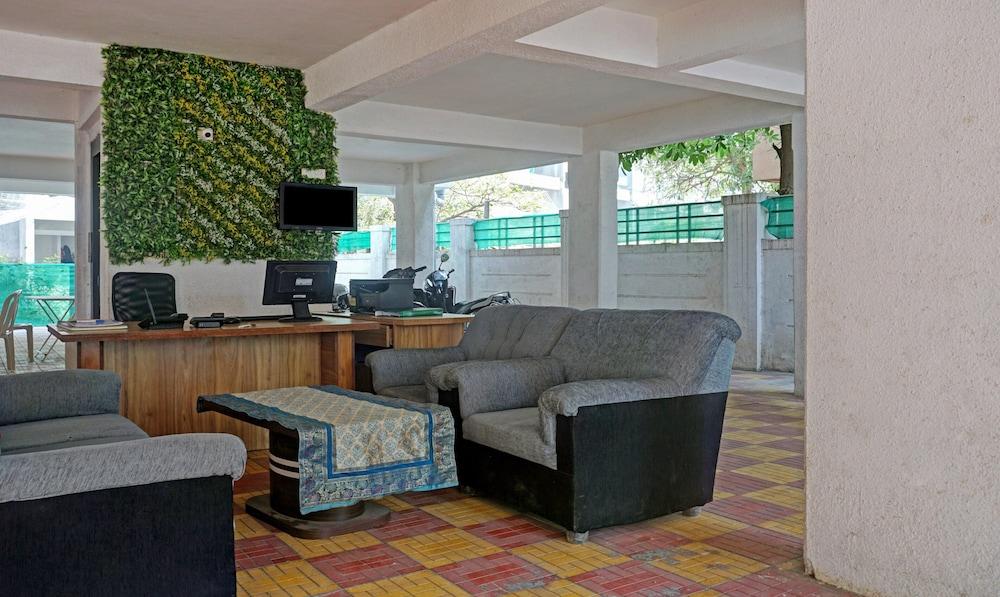 Itsy By Treebo - Palm Bliss