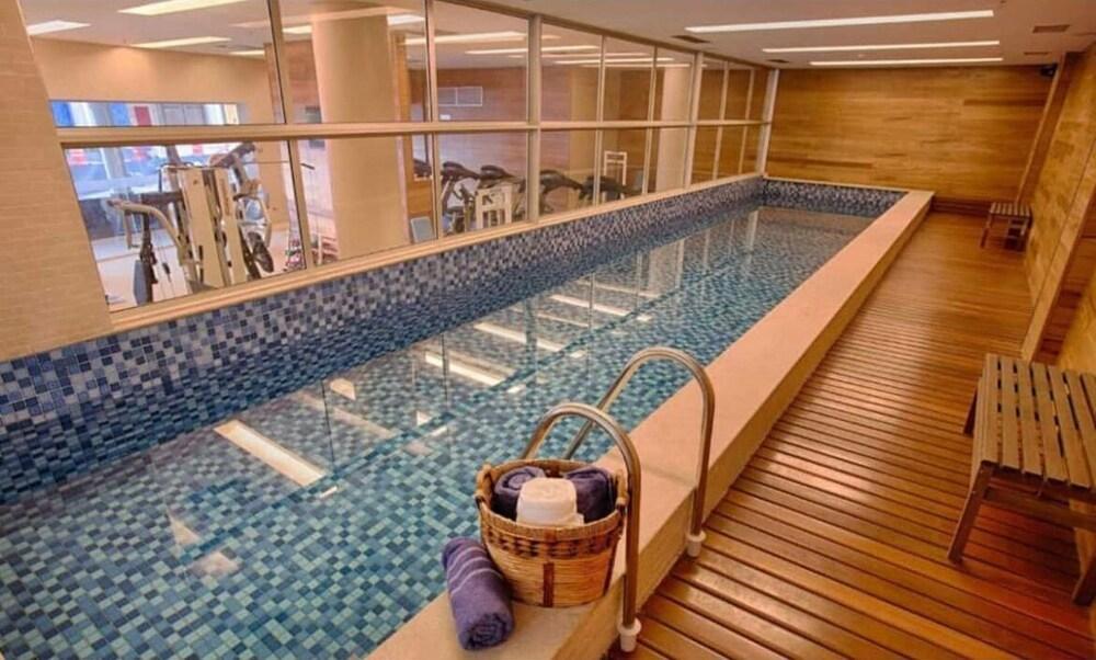 Flat Particular Vision