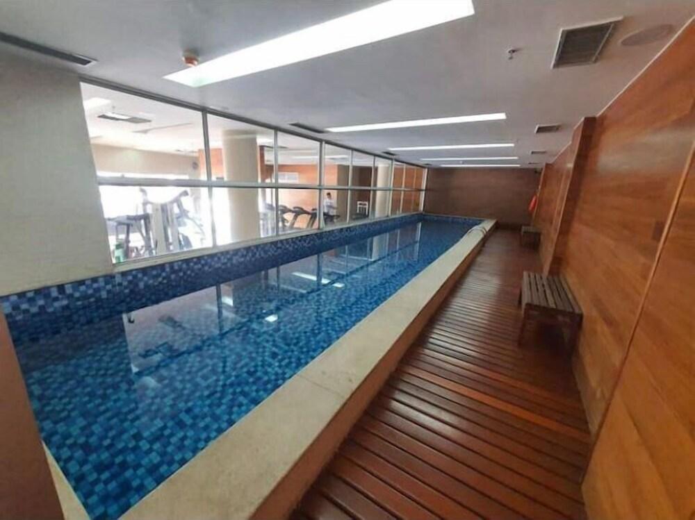 Flat Particular Vision