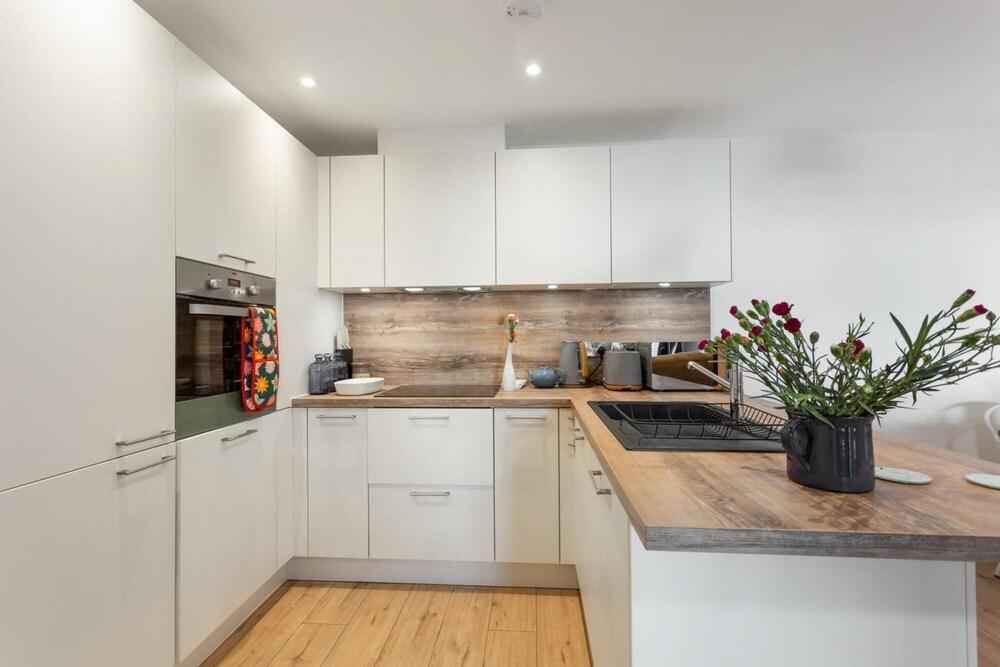 Host Stay Farrier William