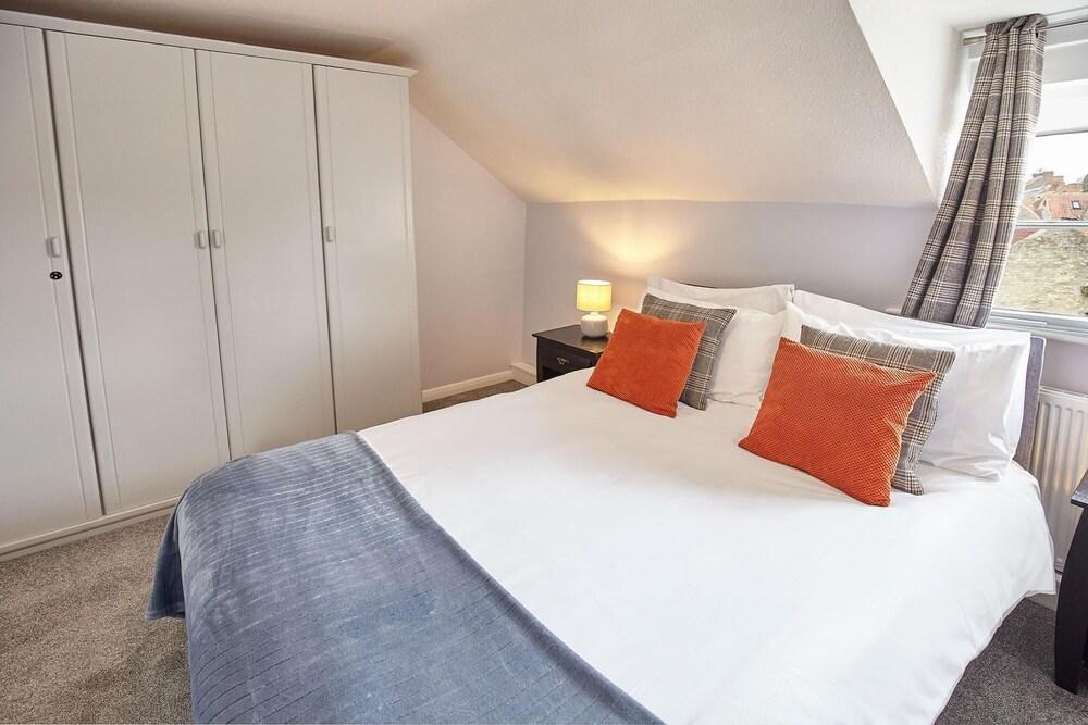 Host Stay Buckingham Square