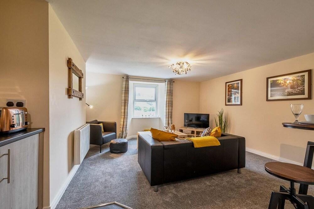 Host Stay Chapel Race - Slit Wood