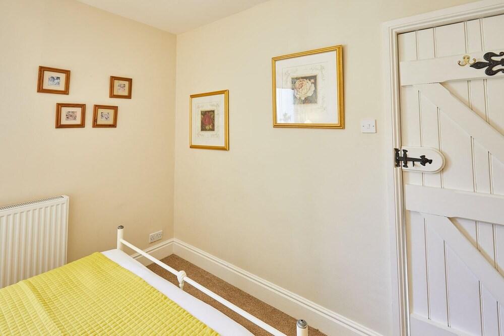 Host Stay Rose Cottage