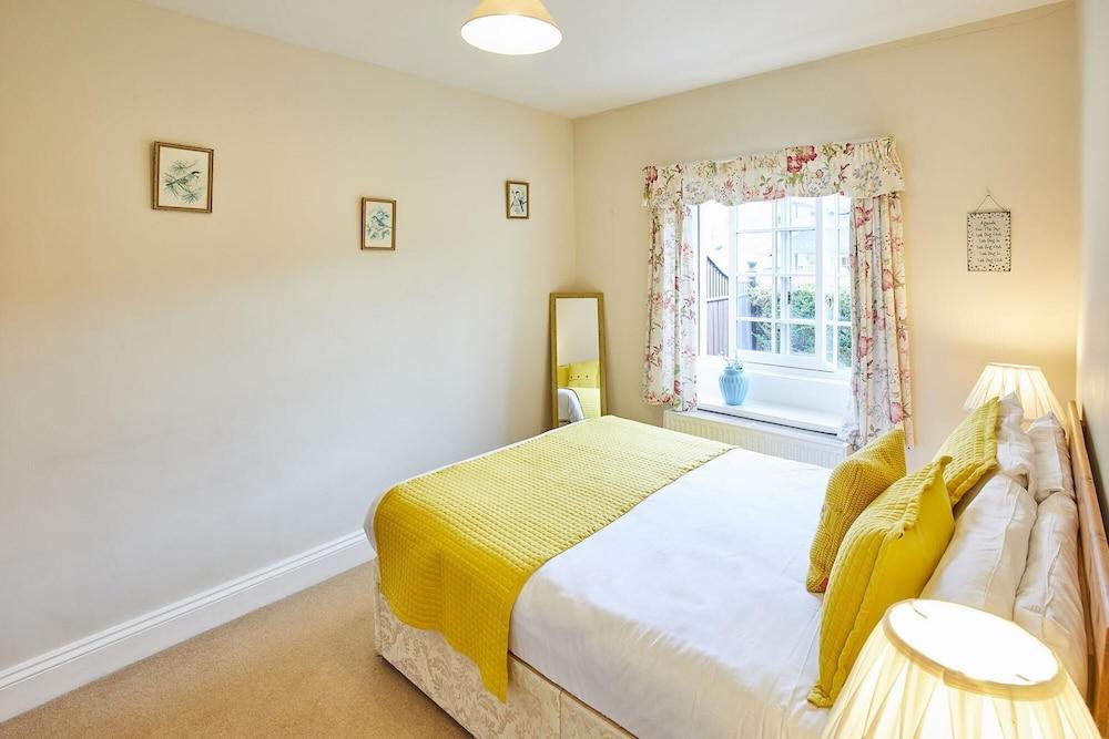 Host Stay Cornflower Cottage