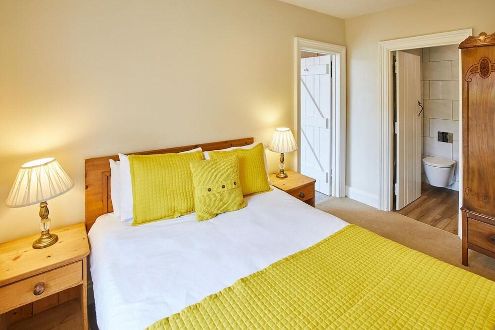 Host Stay Cornflower Cottage