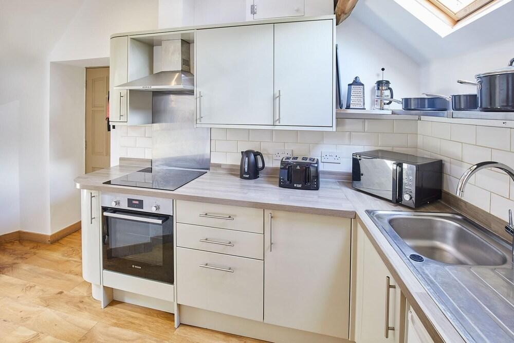 Host Stay Dovecote Cottage