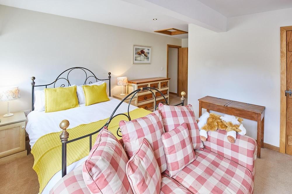 Host Stay Dovecote Cottage