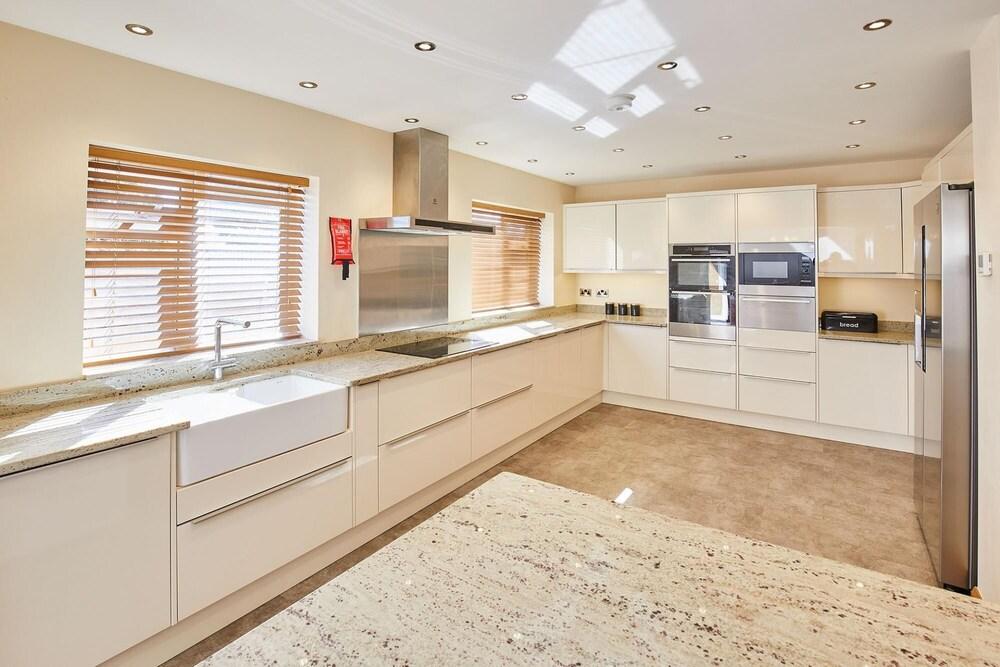 Host Stay Cliff Road