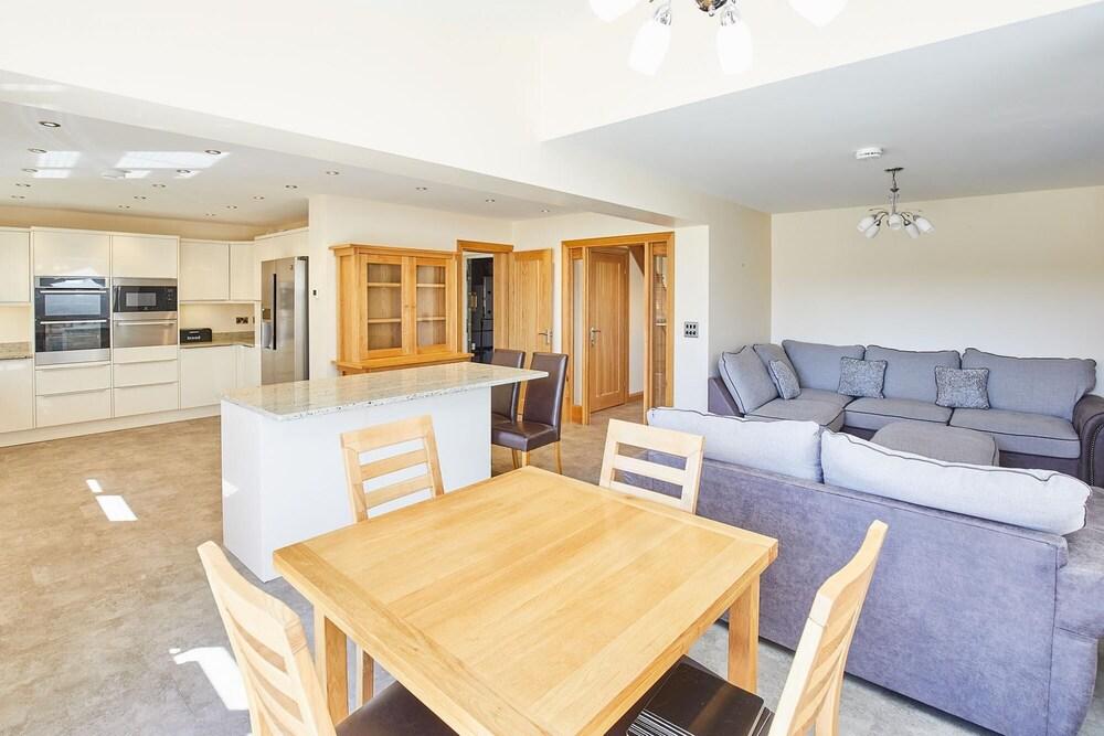 Host Stay Cliff Road