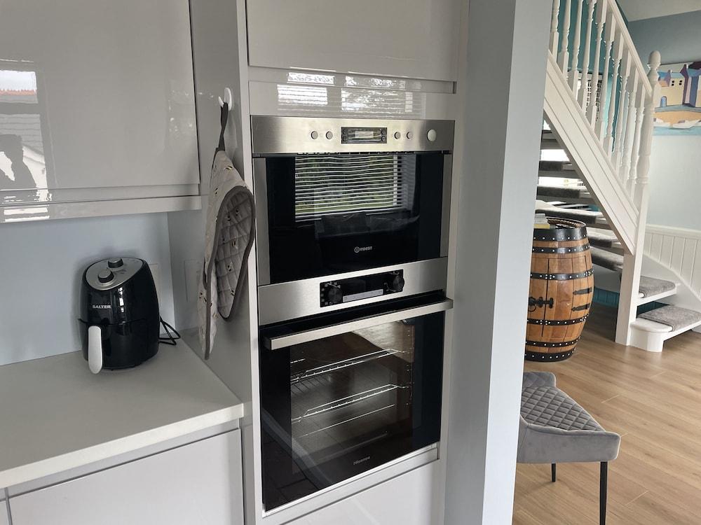 Beautiful 3-bed House in Sunny Killough Down