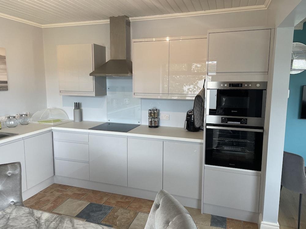 Beautiful 3-bed House in Sunny Killough Down