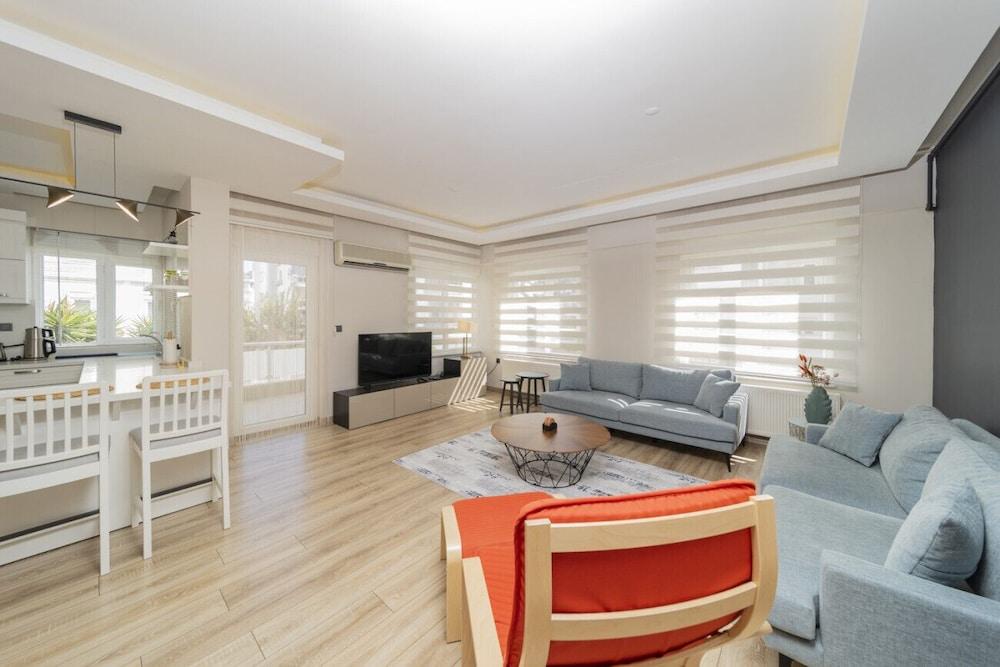 Delightful Flat With Shared Pool in Konyaalti