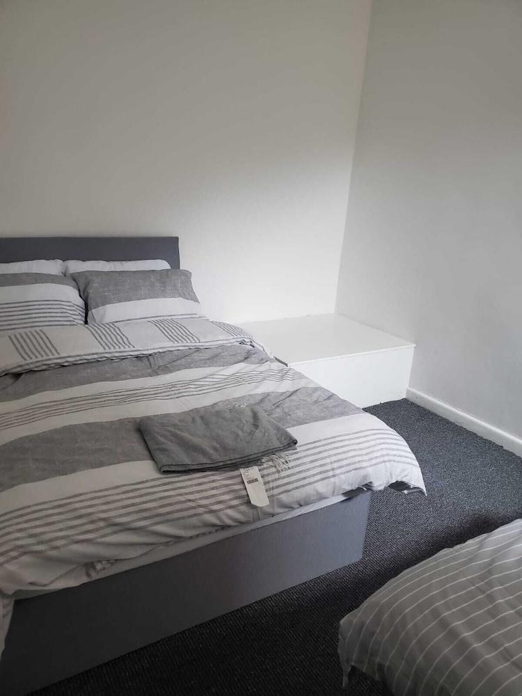 The Lockin Bar &amp; Resturant