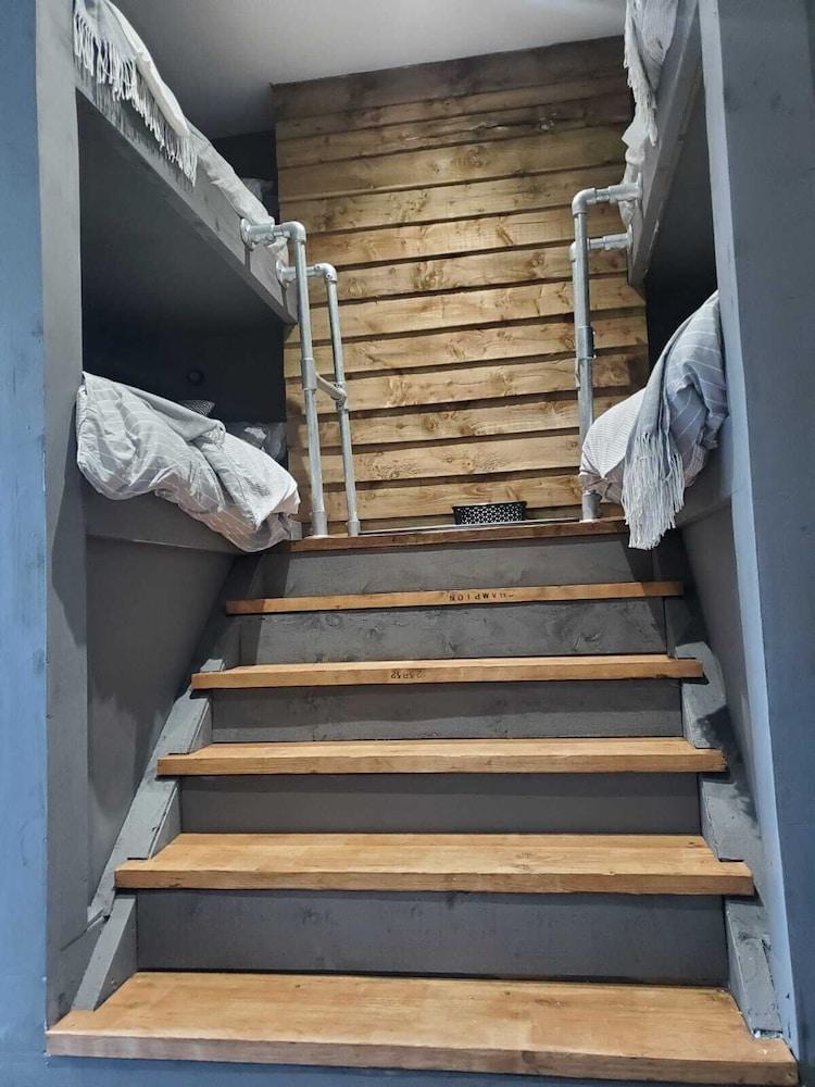 The Lockin Bar &amp; Resturant