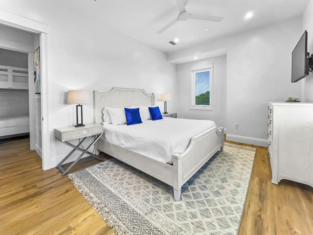 Summer Wind 7 Bedroom Home by RedAwning