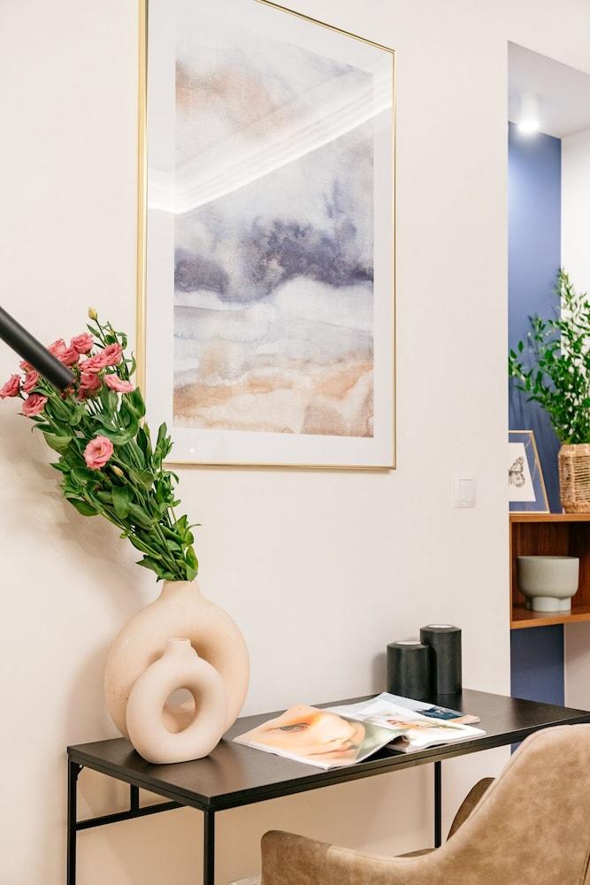 Dandelion Apartment - LoftAffair