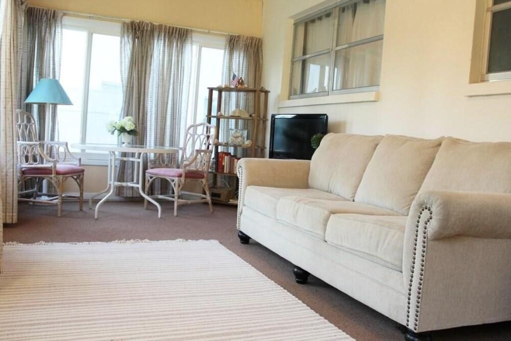 Jane s Cozy Cottage - Rental Ready