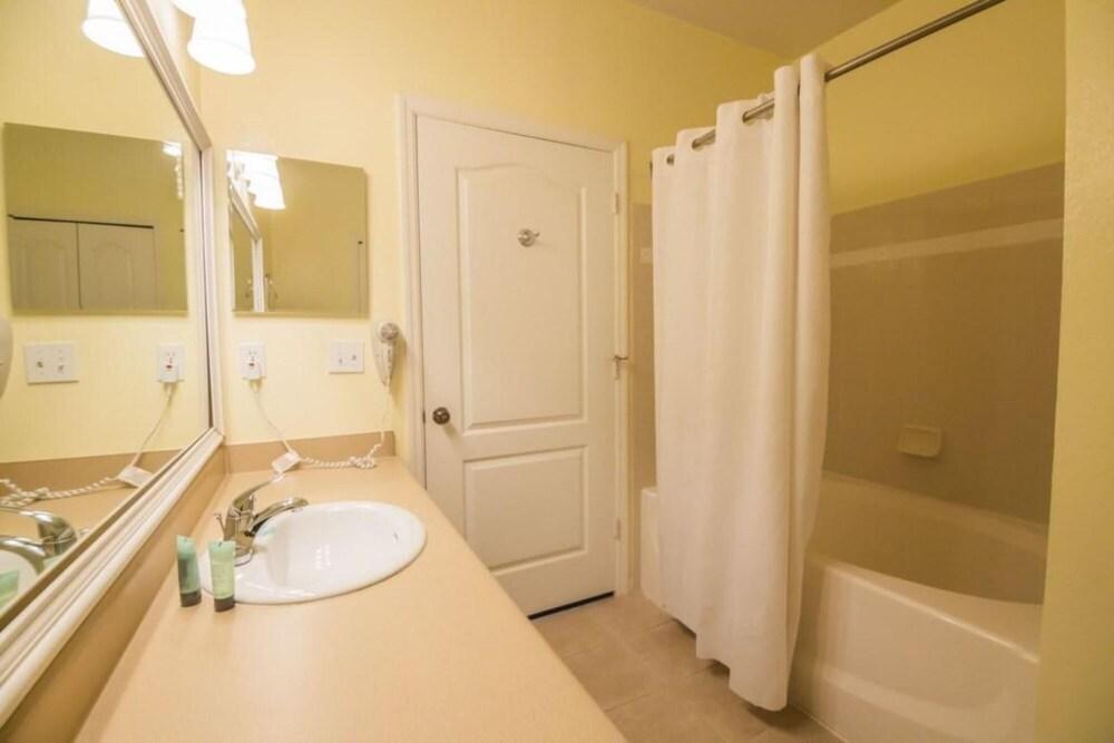 Runaway Beach Condo in Kissimmee