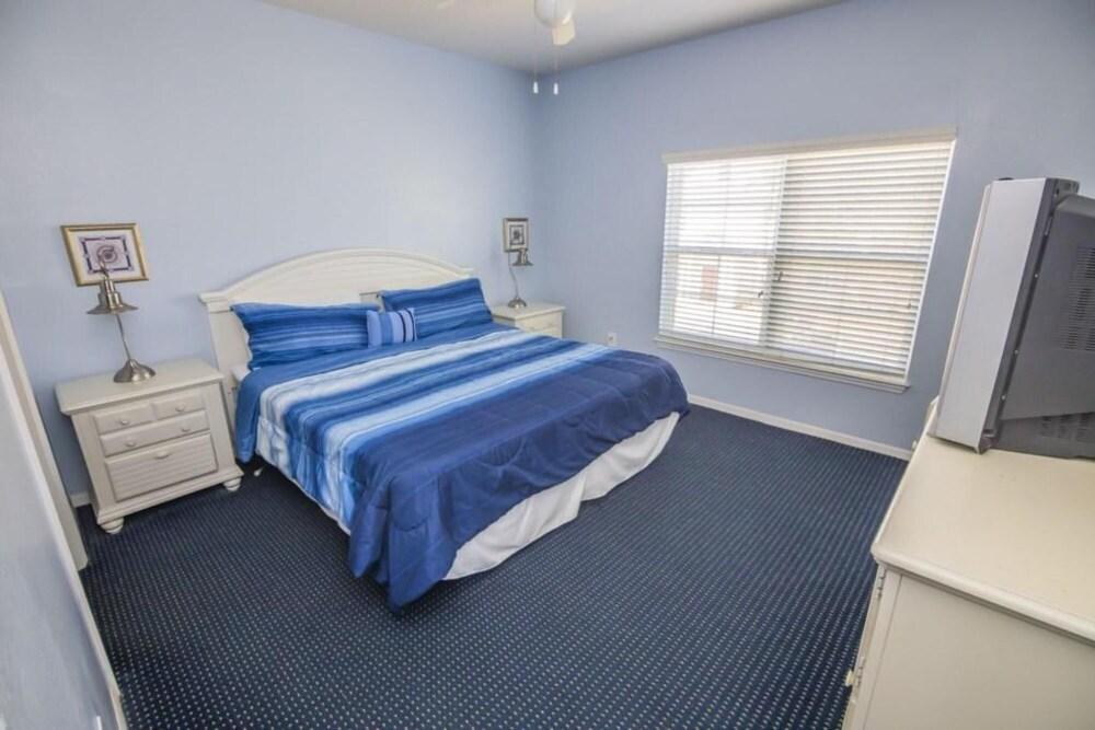 Runaway Beach Condo in Kissimmee