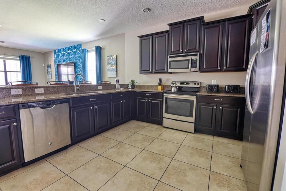 Jared s Themed Manor at Champions Gate