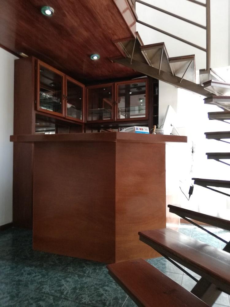 La Aurora Hotel like Home