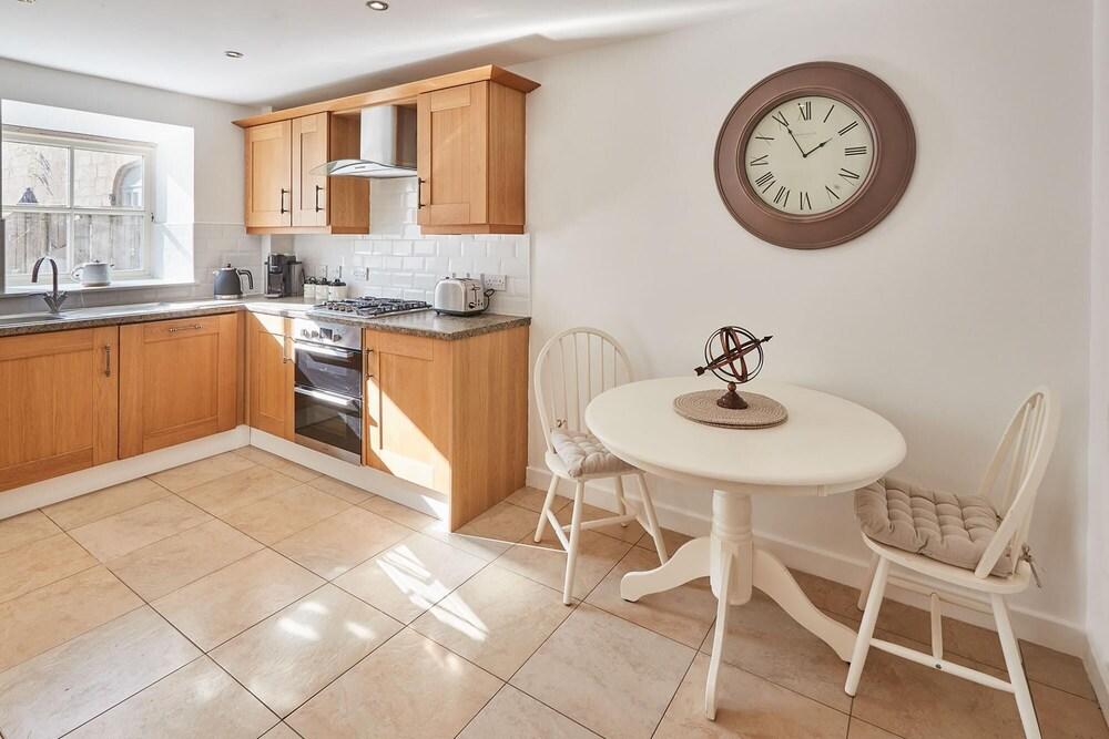 Host Stay Daisy Cottage