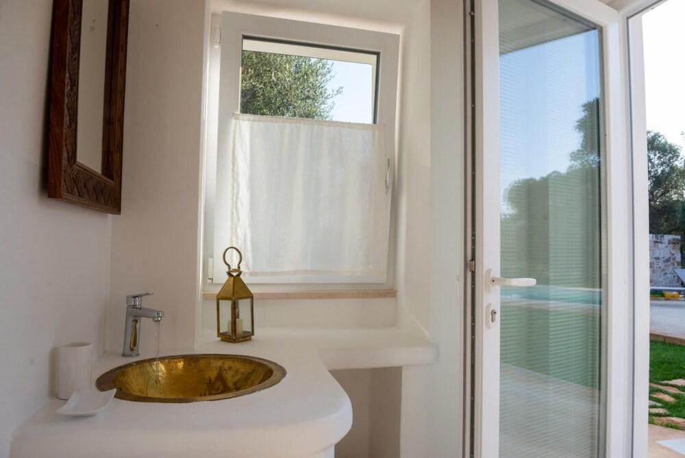 Traditional Trullo la Specchia