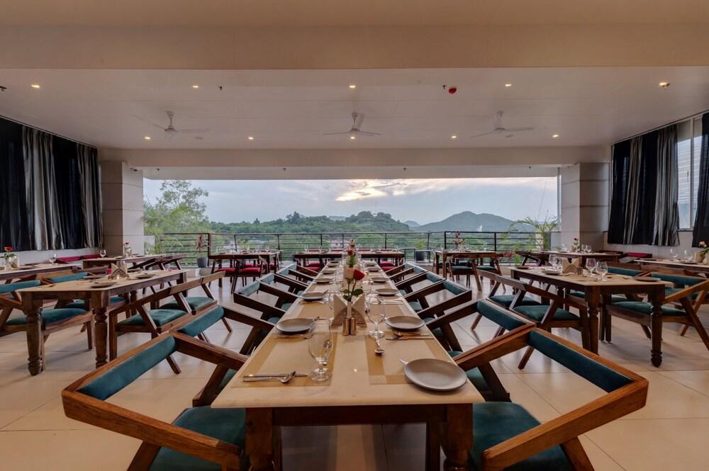 CLICK HOTEL SURYAPRAKASH