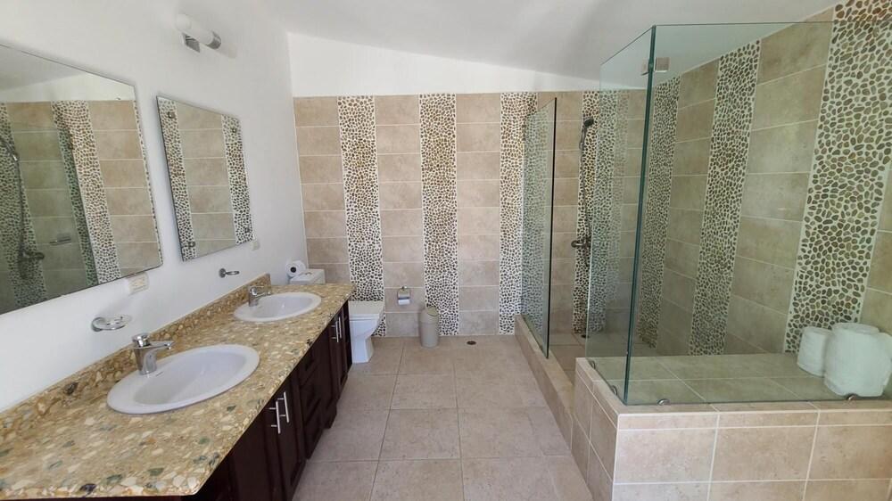 Villa Hermosa Spacious Villa Close Downtown