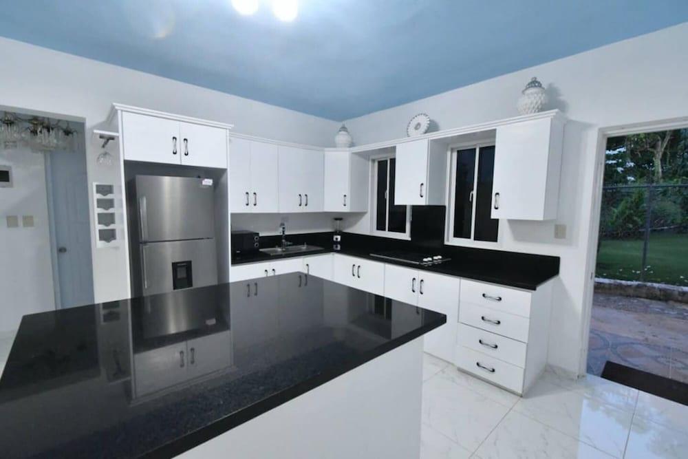 Gorgeous Spacious Property in Prime Beach Location