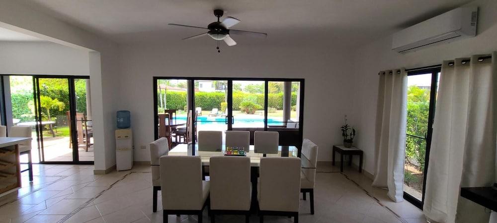 Spacious Private 7 Bedroom - Bachelor s Welcome