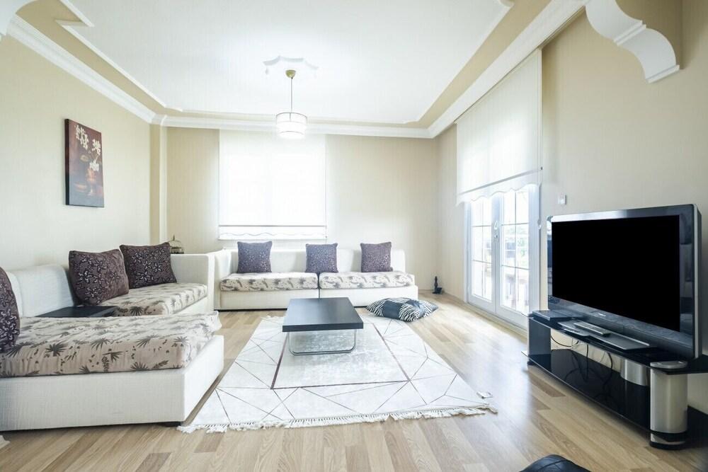 Peaceful Flat With Balcony in Kartepe