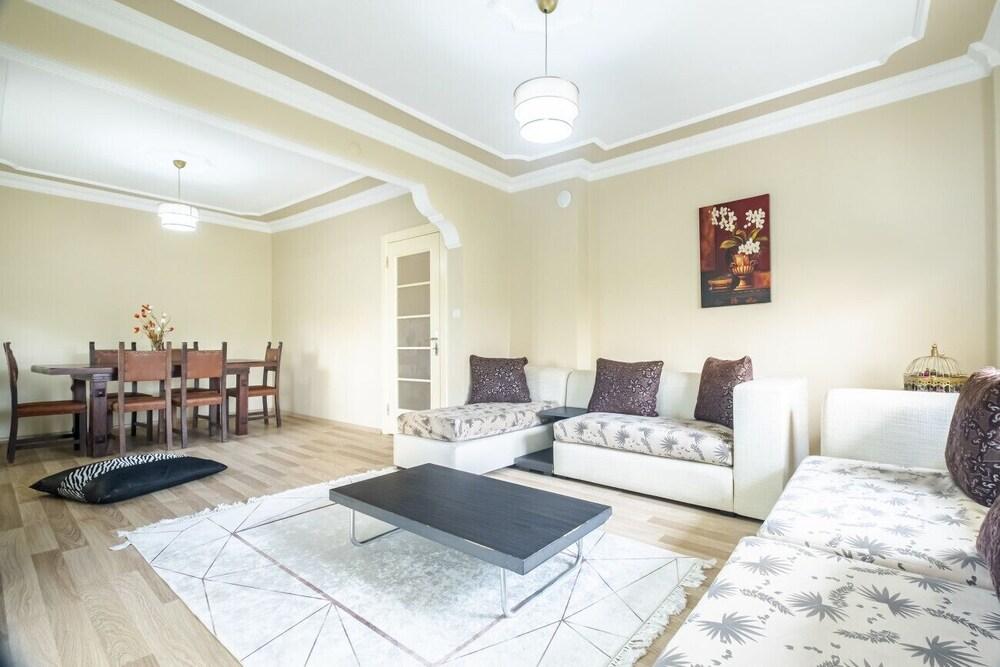 Peaceful Flat With Balcony in Kartepe