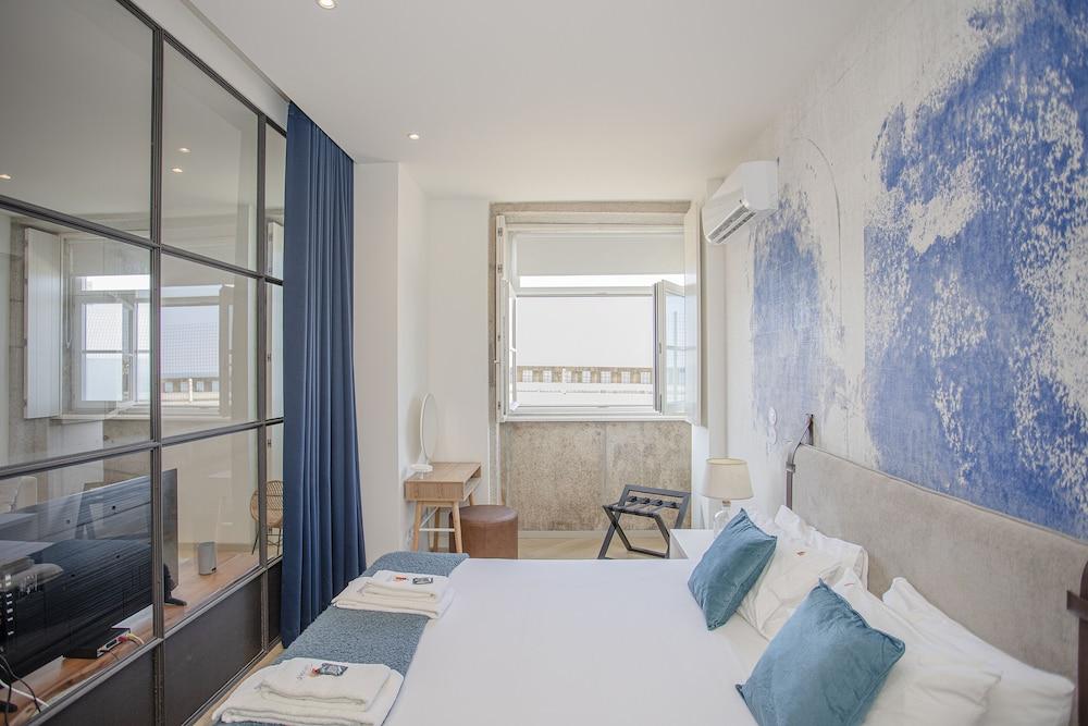 Modern Coastline Apartment