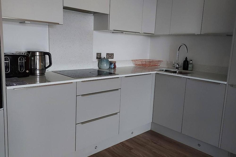 Modern 2 bed Apartment, City Centre, Wifi