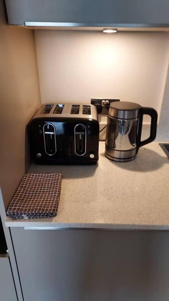 Modern 2 bed Apartment, City Centre, Wifi