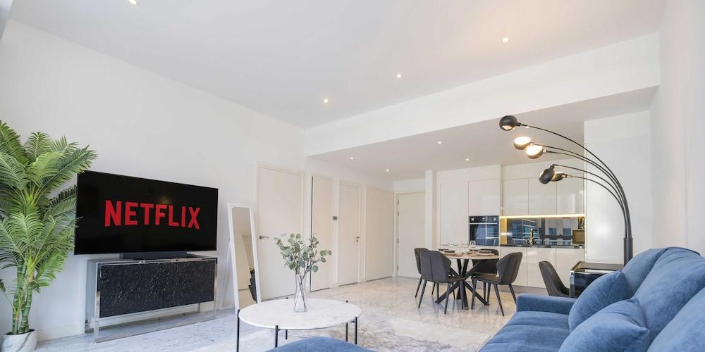 LUX - The Pad Executive Suite 4