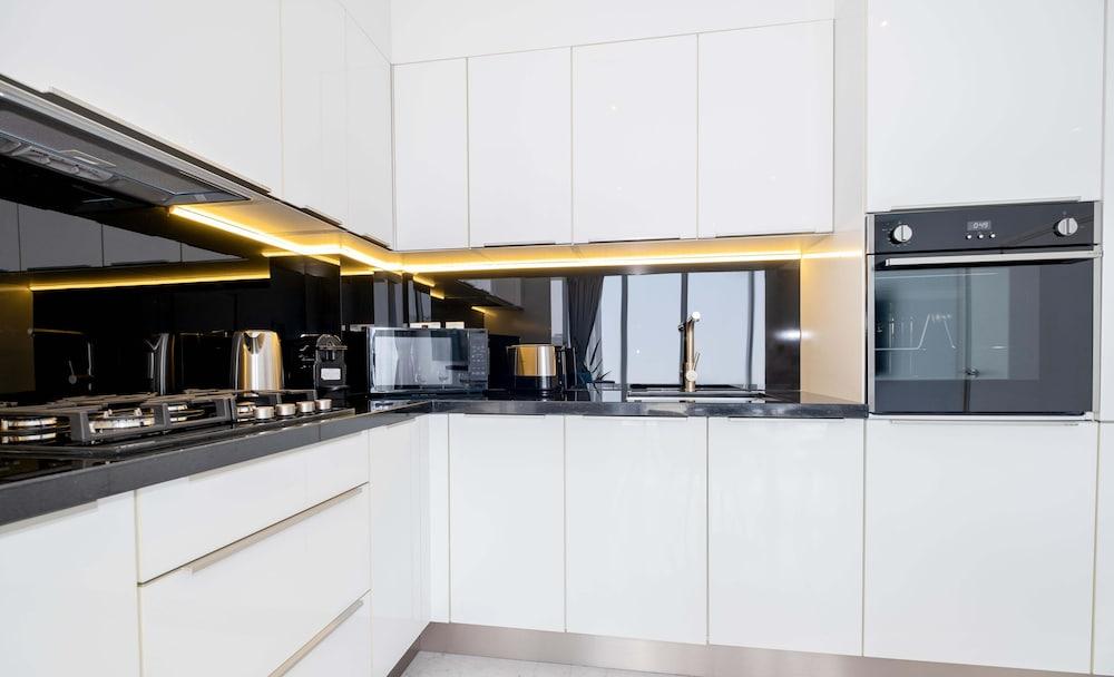 LUX The Pad Executive Suite Canal View 1