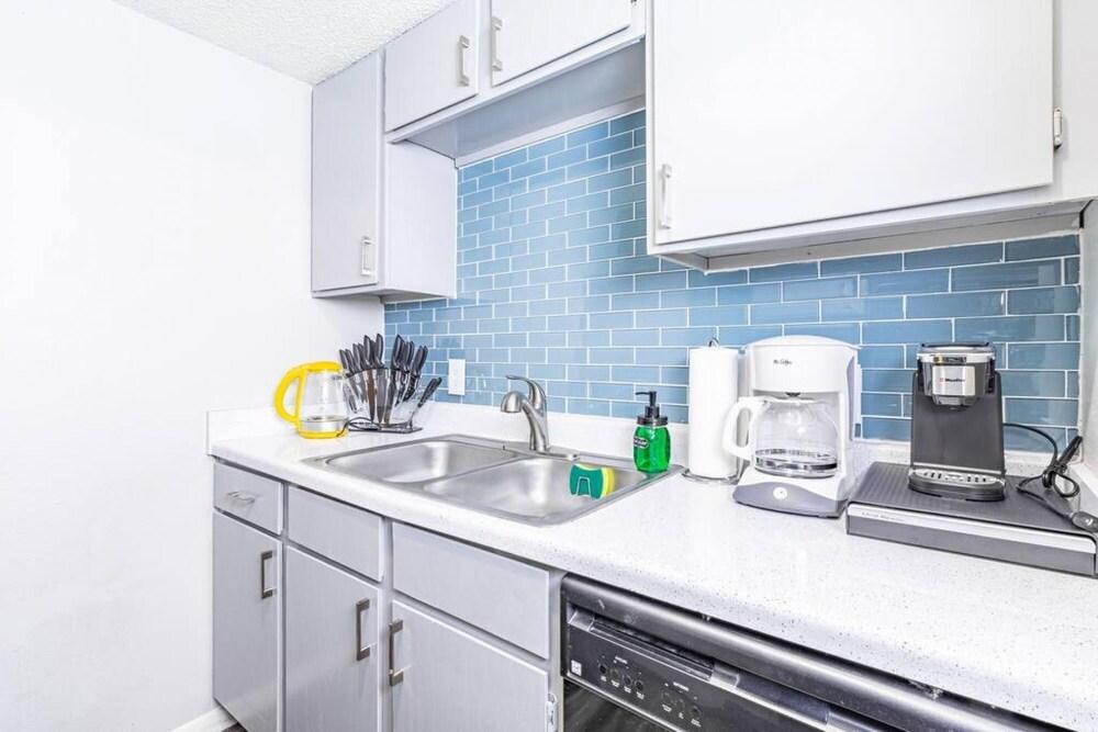 Sola 1BR Work Play Close to Downtown