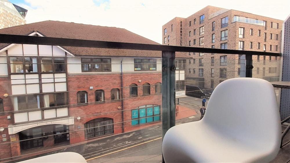 Contemporary 1 Bedroom Apartment - Mailbox