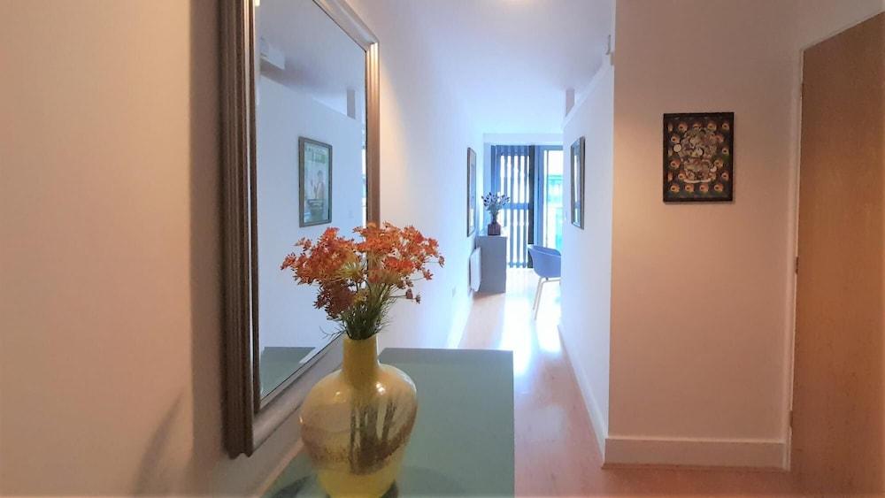 Contemporary 1 Bedroom Apartment - Mailbox