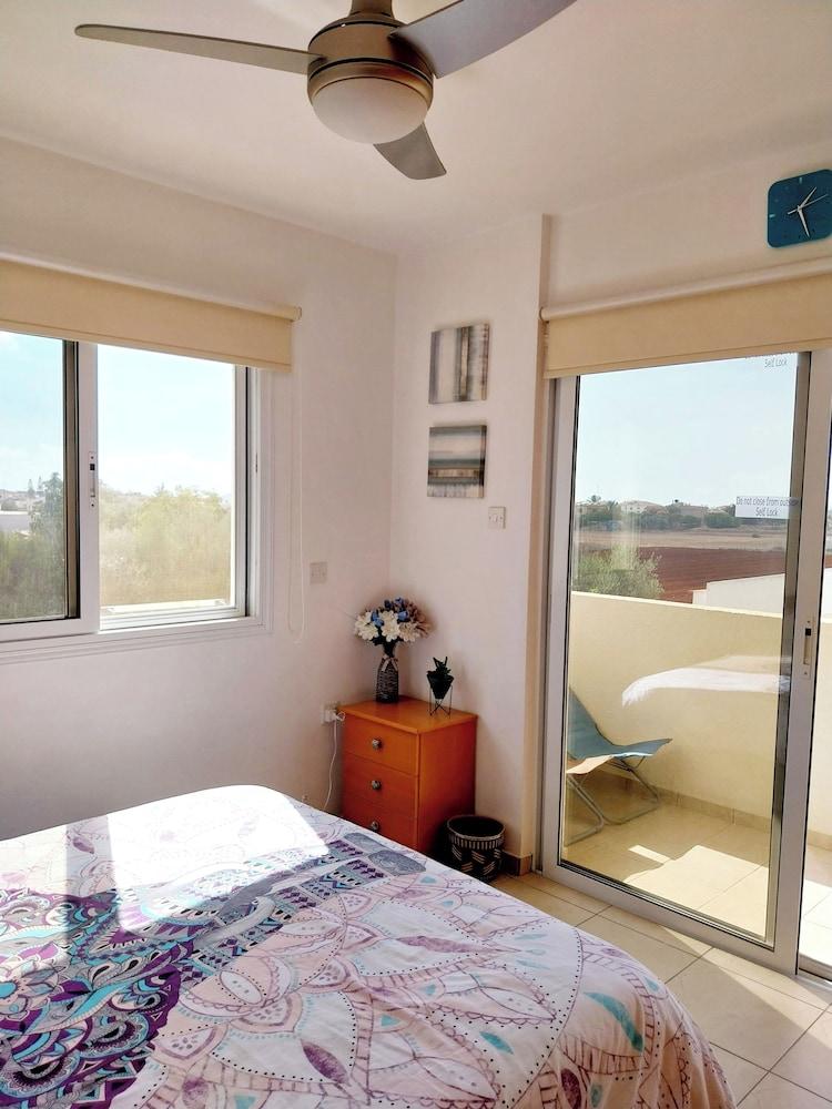 Stunning Spacious 2-bed Apartment in Liopetri