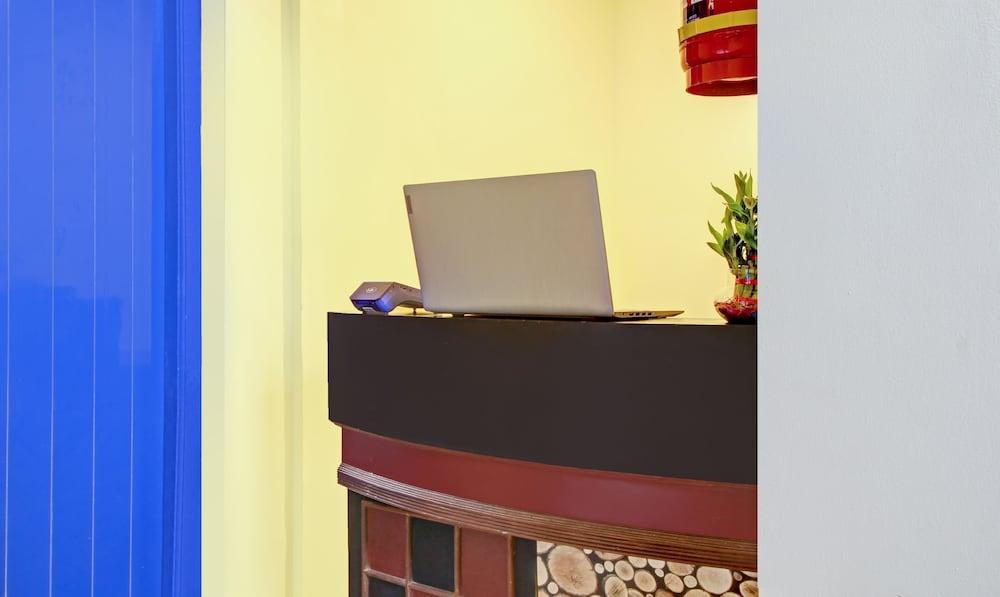 Itsy by Treebo - Blue Door