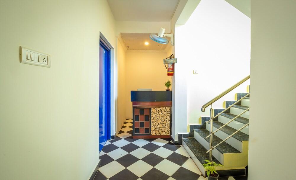 Itsy by Treebo - Blue Door